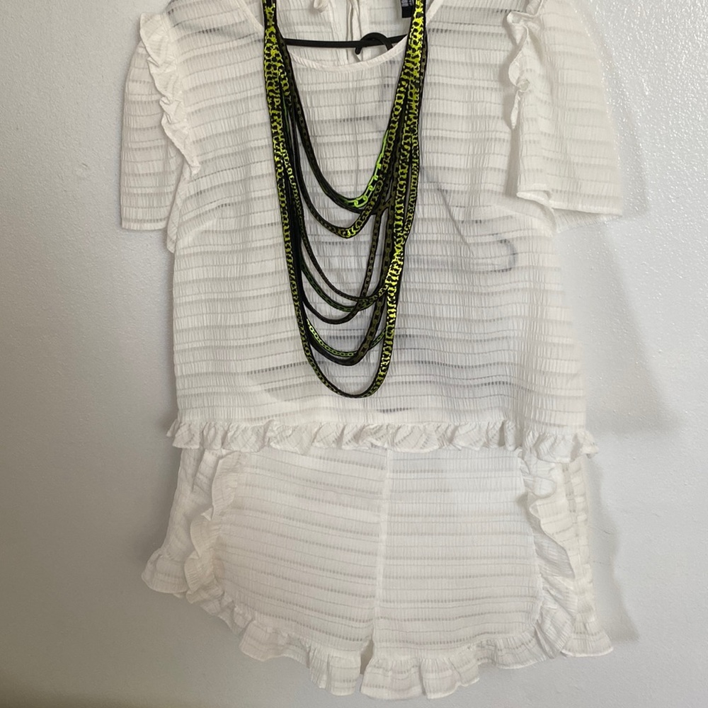 White shirt set